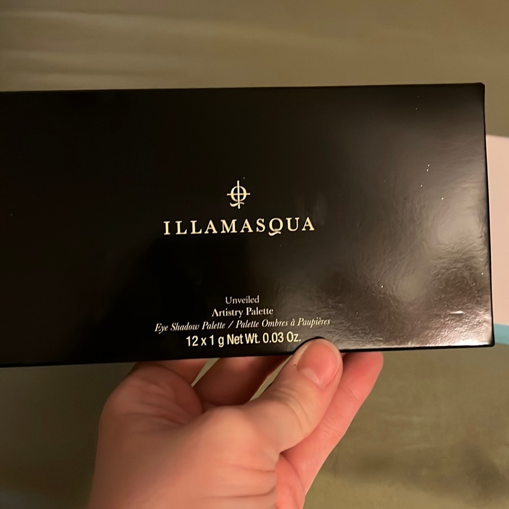 ILLAMSQUA unveiled artistry palette